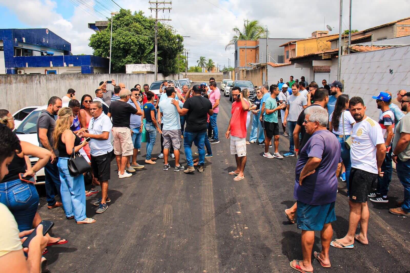 Sábado de trabalho: prefeito Jânio Natal visita obras de pavimentação nos bairros 43