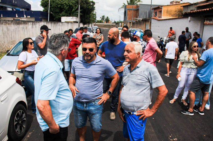 Sábado de trabalho: prefeito Jânio Natal visita obras de pavimentação nos bairros 31