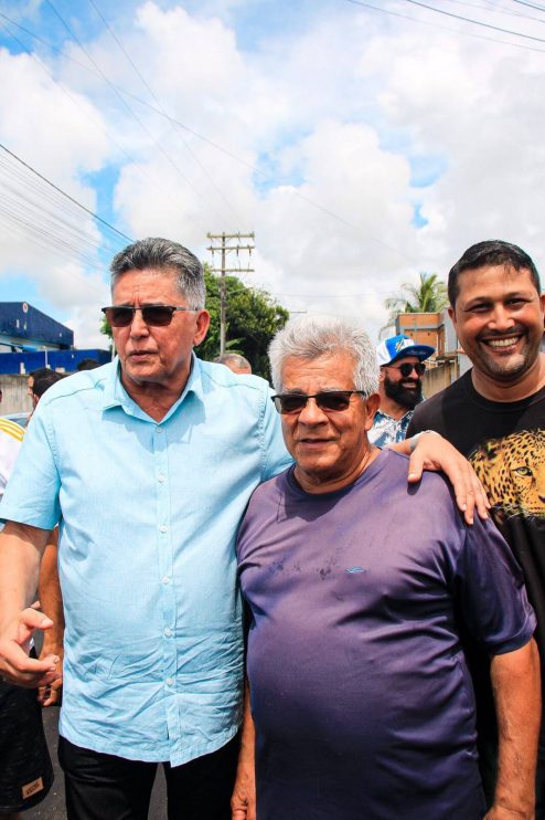Sábado de trabalho: prefeito Jânio Natal visita obras de pavimentação nos bairros 29