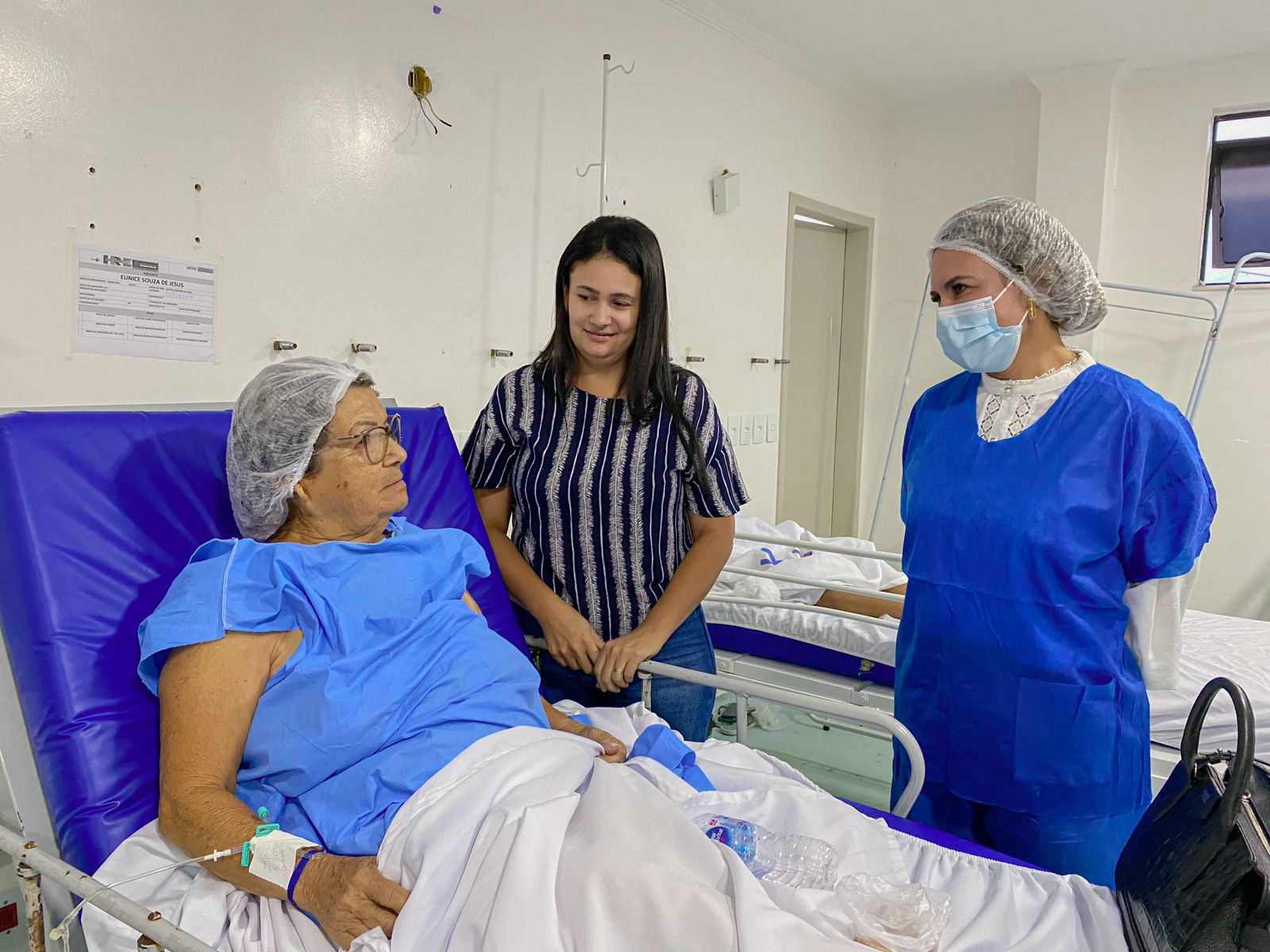 Prefeita Cordélia Torres acompanha sucesso de mais um mutirão de cirurgias eletivas no Hospital Regional 7