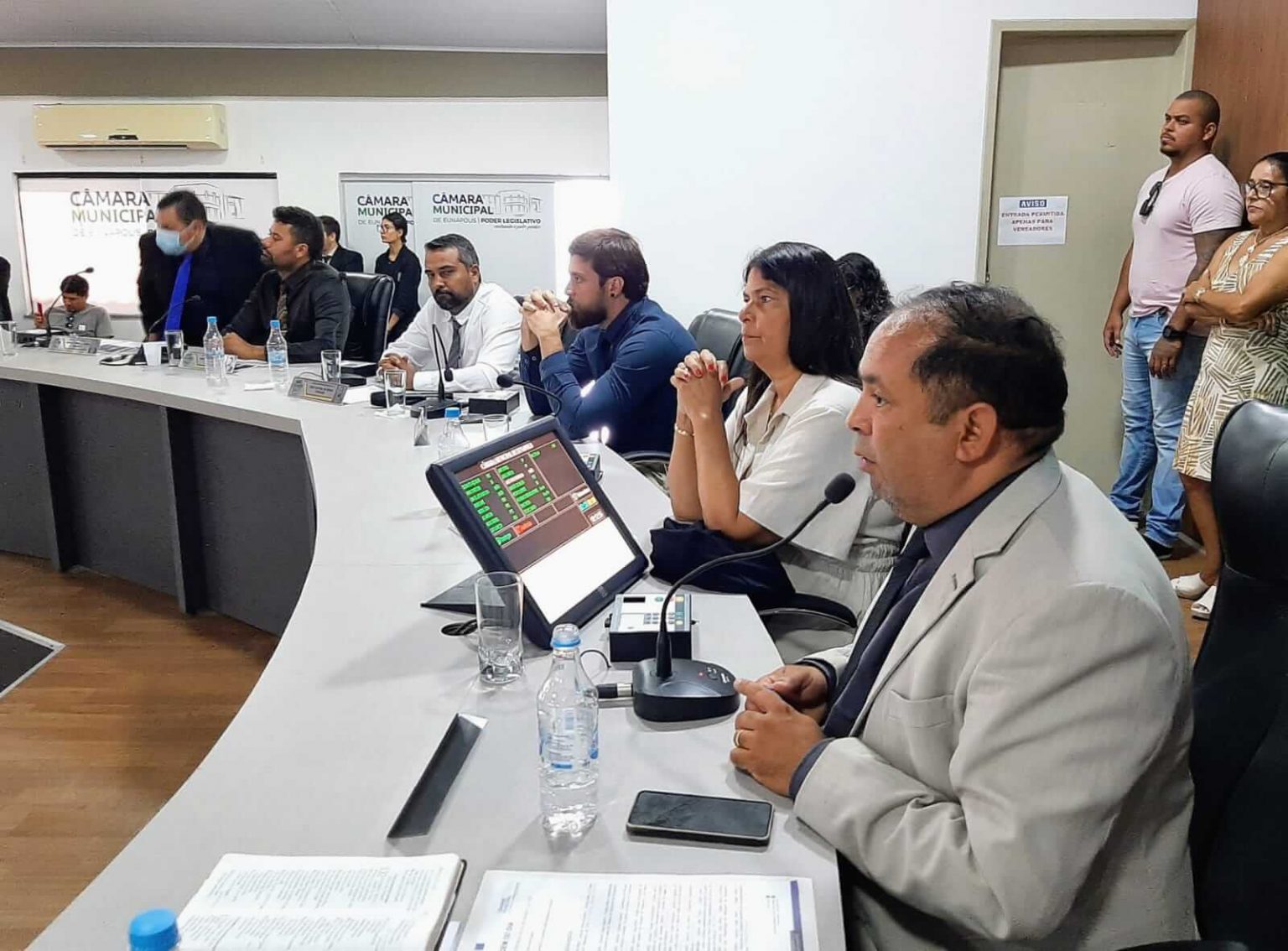 Câmara de Eunápolis adia votação das contas do exercício 2018 da prefeitura de Eunápolis por “quórum baixo” Câmara de Eunápolis adia votação das contas do exercício 2018 da prefeitura de Eunápolis por “quórum baixo” 6