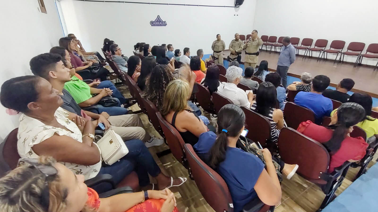 Reunião entre Prefeitura, Polícia Militar e diretores discute segurança nas escolas municipais de Cabrália 43