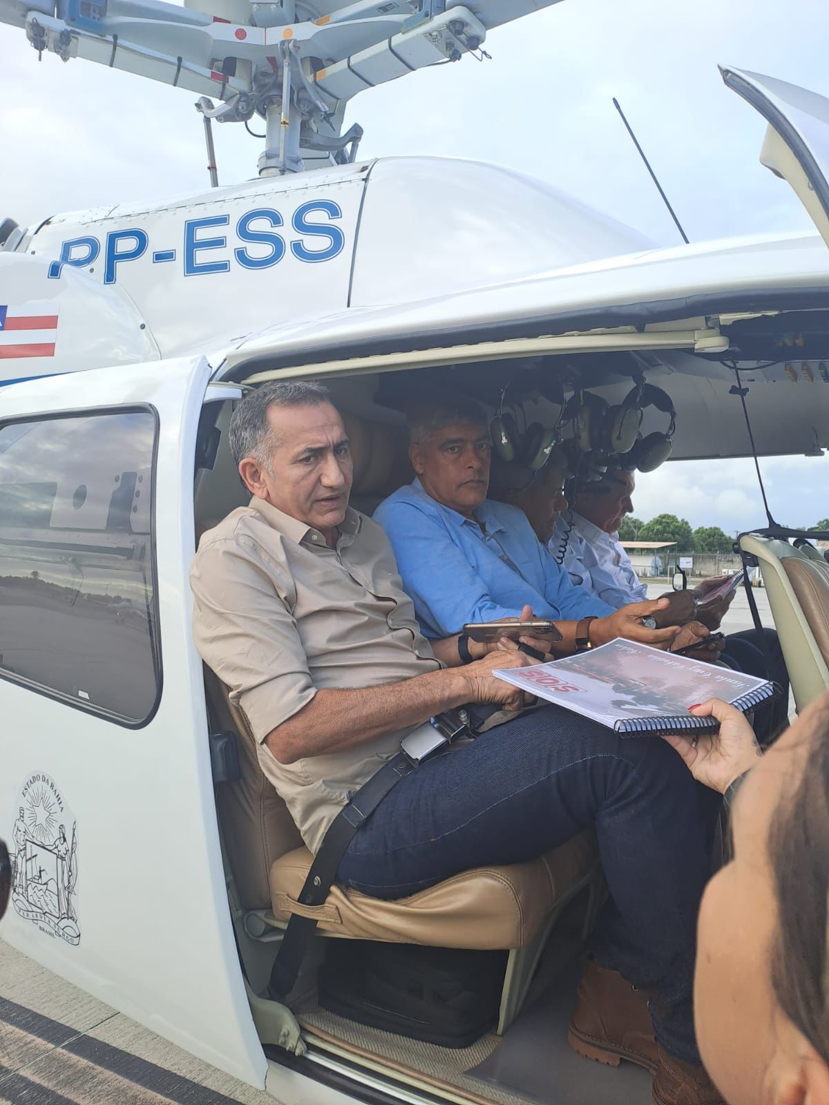 Ministros, Governador e Prefeito Agnelo sobrevoam áreas atingidas pelas chuvas em Cabrália 6