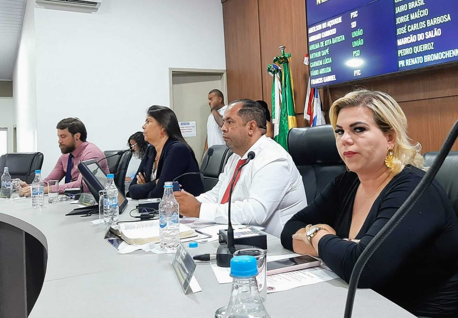 Vereadores aprovam lei que cria a Política Municipal dos Direitos das Pessoas com Fibromialgia Vereadores aprovam lei que cria a Política Municipal dos Direitos das Pessoas com Fibromialgia 6