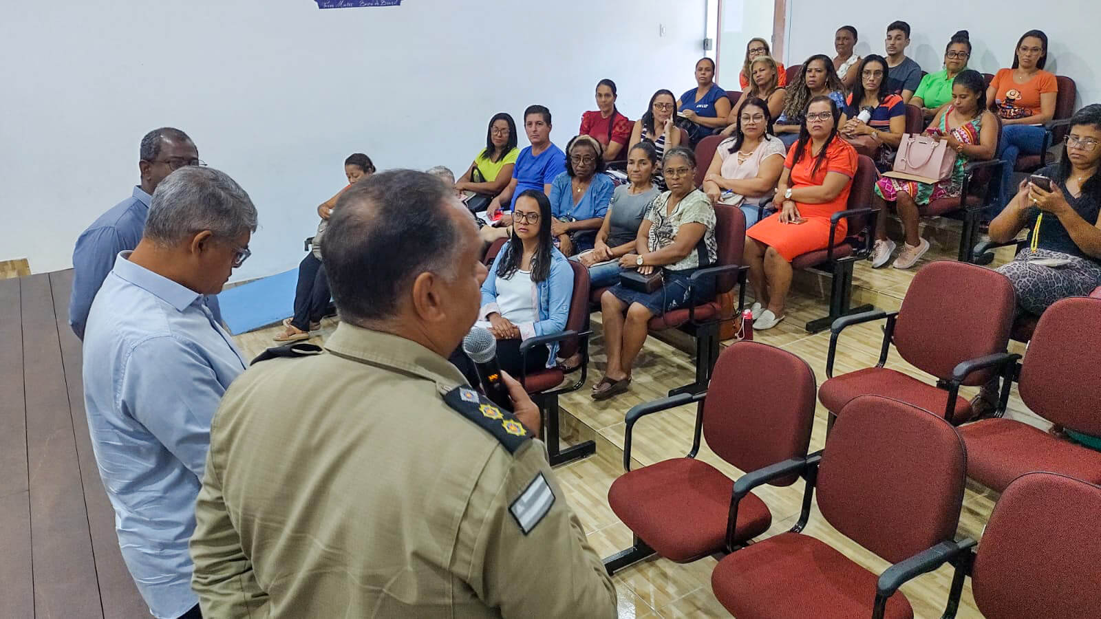 Reunião entre Prefeitura, Polícia Militar e diretores discute segurança nas escolas municipais de Cabrália 41