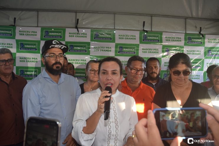 Prefeita Cordélia Torres assina ordem de serviço para pavimentação de 37 mil metros² de ruas do Alecrim II 92