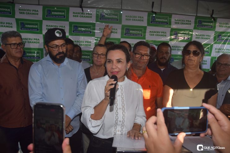 Prefeita Cordélia Torres assina ordem de serviço para pavimentação de 37 mil metros² de ruas do Alecrim II 93