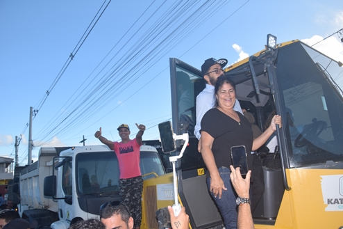 Prefeita Cordélia Torres assina ordem de serviço para pavimentação de 37 mil metros² de ruas do Alecrim II 91