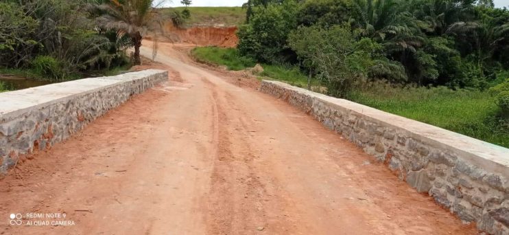 Construção de pontes melhora condições das estradas vicinais do município 8