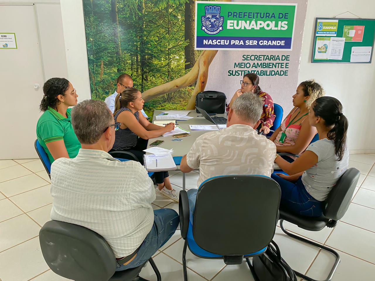 Prefeitura de Eunápolis reúne membros de secretarias para discutir Política de Resíduos Sólidos 5