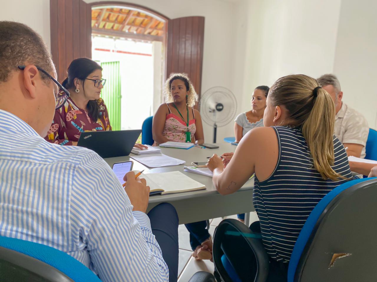 Prefeitura de Eunápolis reúne membros de secretarias para discutir Política de Resíduos Sólidos 6