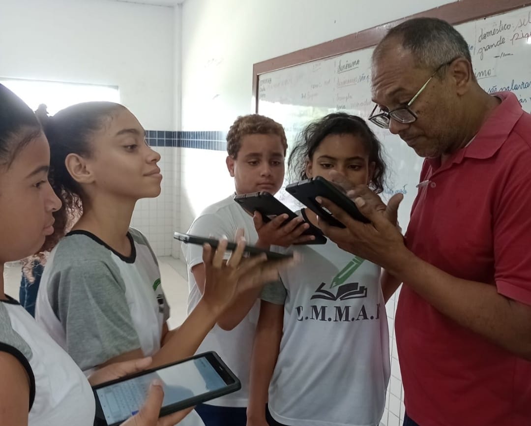 Alunos das escolas municipais utilizam kits tecnológicos na sala de aula como ferramenta de ensino 5