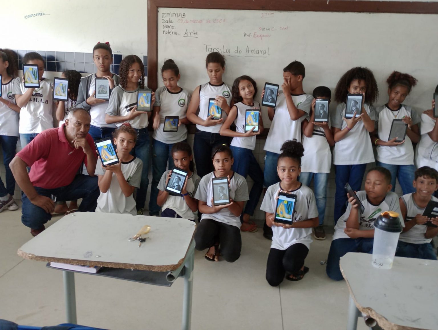 Alunos das escolas municipais utilizam kits tecnológicos na sala de aula como ferramenta de ensino 12