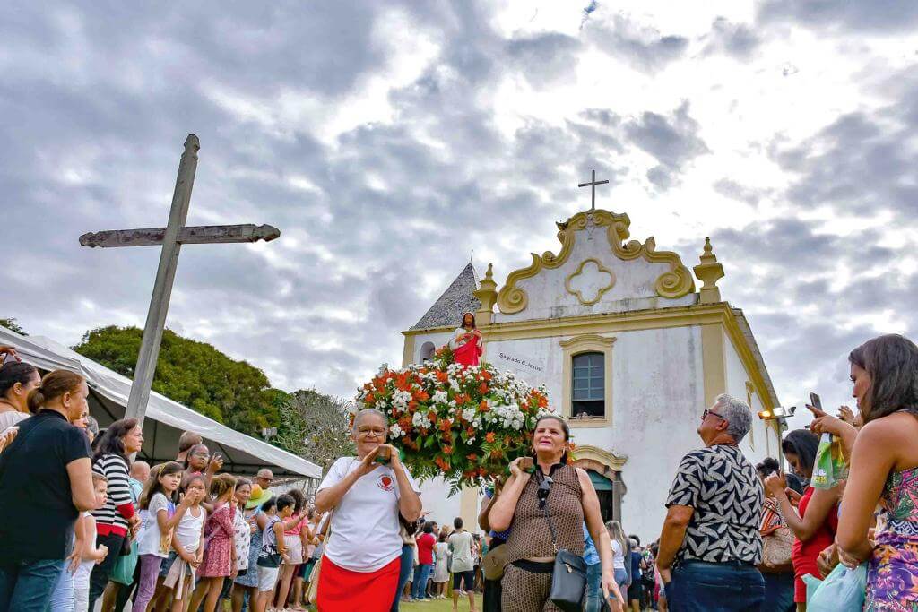 SEMANA SANTA - FIÉIS E TURISTAS ESCOLHEM PORTO SEGURO NO FERIADO 38