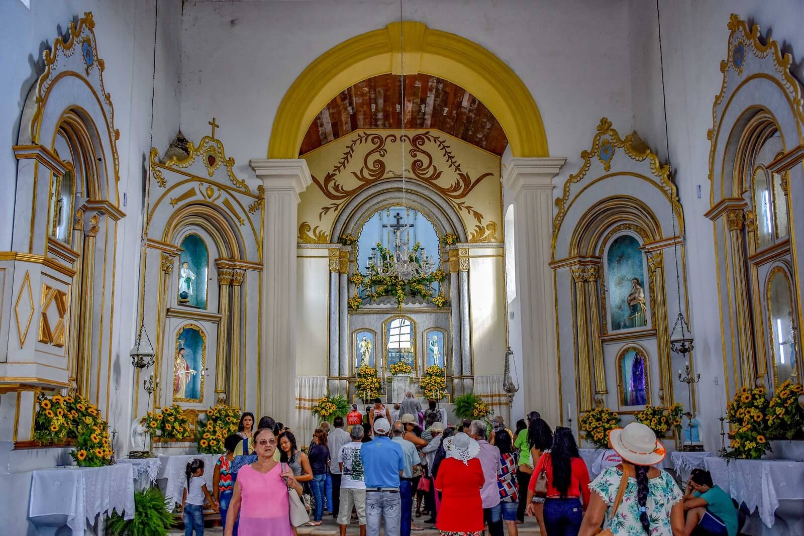 SEMANA SANTA - FIÉIS E TURISTAS ESCOLHEM PORTO SEGURO NO FERIADO 23