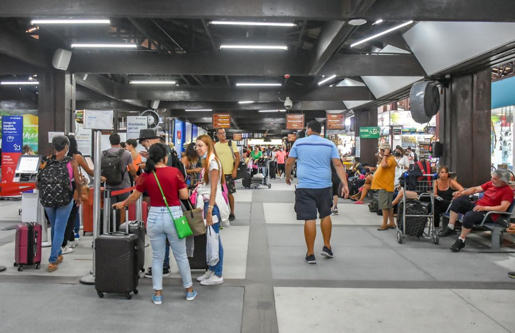 SEMANA SANTA - FIÉIS E TURISTAS ESCOLHEM PORTO SEGURO NO FERIADO 19