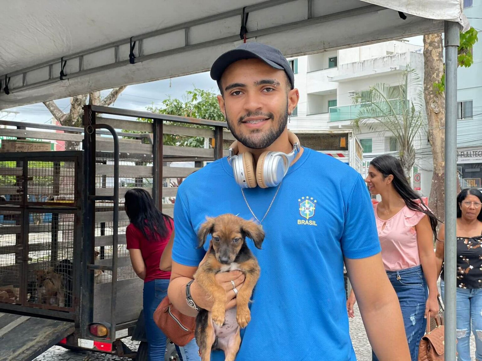 Eunápolis: 35 animais são adotados em Feira de Adoção de Cães e Gatos Eunápolis: 35 animais são adotados em Feira de Adoção de Cães e Gatos 6