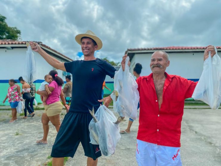 Com 18 toneladas de peixe, Prefeitura de Eunápolis realiza maior distribuição da história do município 17