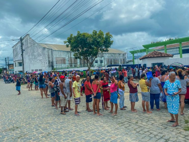 Com 18 toneladas de peixe, Prefeitura de Eunápolis realiza maior distribuição da história do município 16