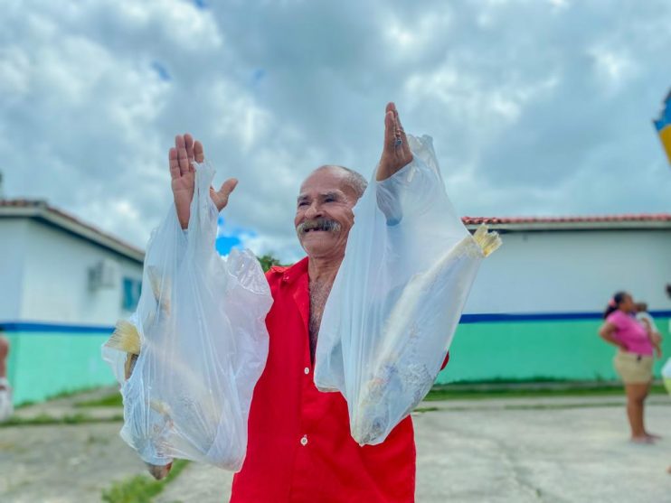 Com 18 toneladas de peixe, Prefeitura de Eunápolis realiza maior distribuição da história do município 13