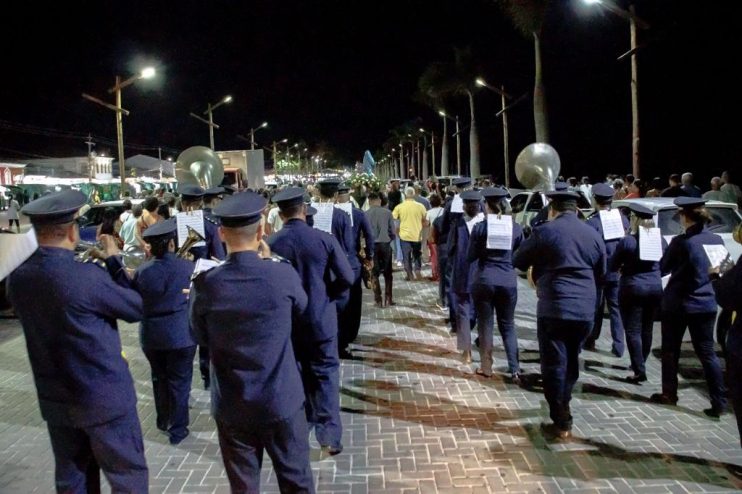 PROCISSÃO DO ENCONTRO REÚNE CENTENAS DE CATÓLICOS 19