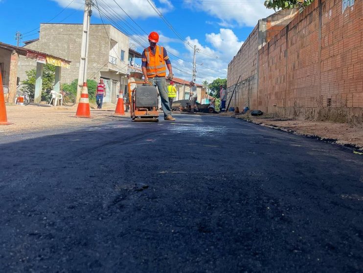 Operação Tapa-buracos recupera mais de 35 mil metros² de ruas em Eunápolis 9
