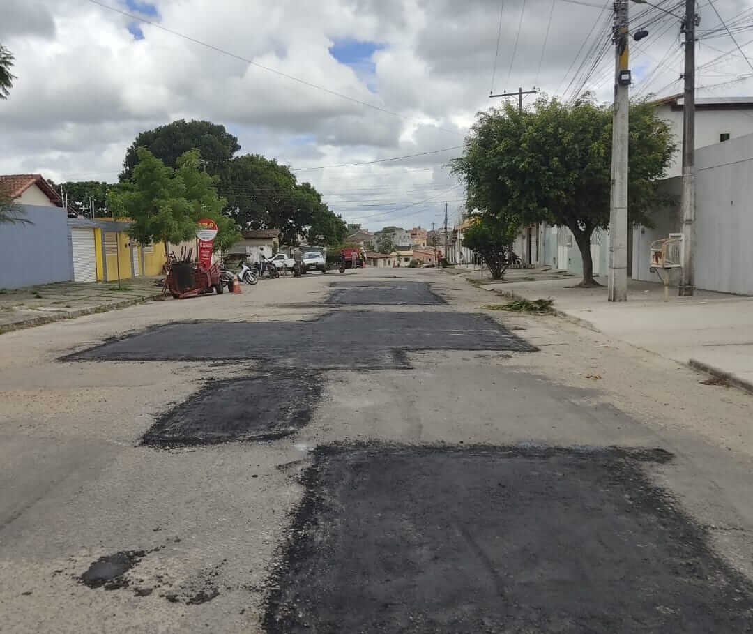 Operação Tapa-buracos recupera mais de 35 mil metros² de ruas em Eunápolis 8