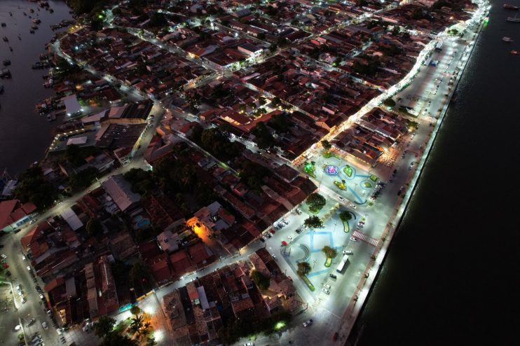 PRAÇA DA BANDEIRA GANHA O NOME RAIMUNDO COSTA SAMPAIO 20