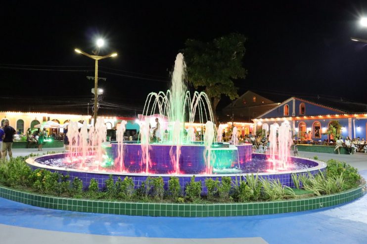 PRAÇA DA BANDEIRA GANHA O NOME RAIMUNDO COSTA SAMPAIO 19