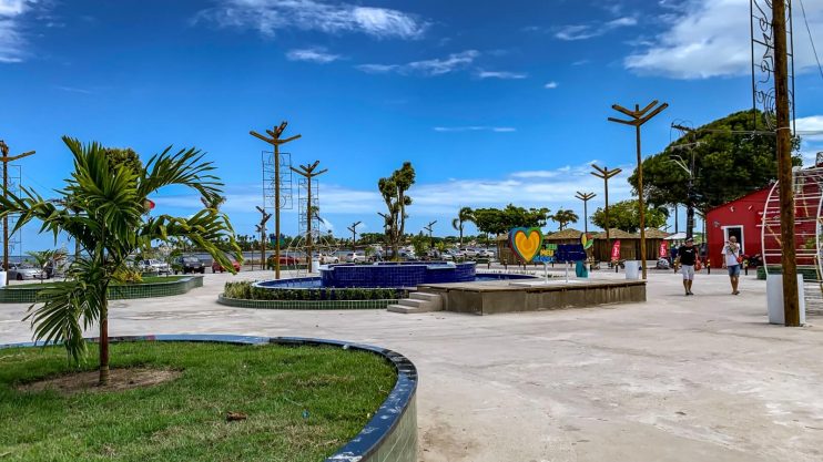 PRAÇA DA BANDEIRA GANHA O NOME RAIMUNDO COSTA SAMPAIO 10