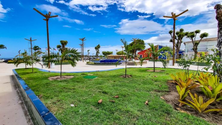 PRAÇA DA BANDEIRA GANHA O NOME RAIMUNDO COSTA SAMPAIO 11