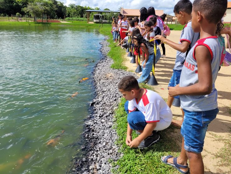 Educação leva turma da rede municipal para conhecer fábrica de chocolates 15