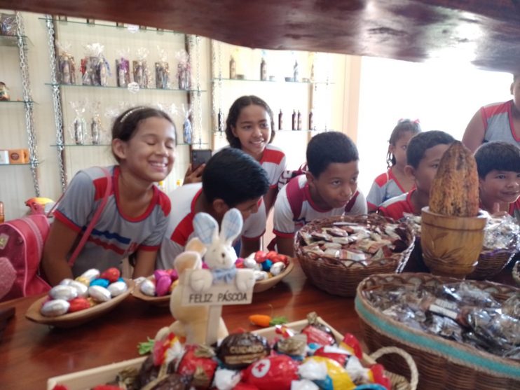 Educação leva turma da rede municipal para conhecer fábrica de chocolates 13