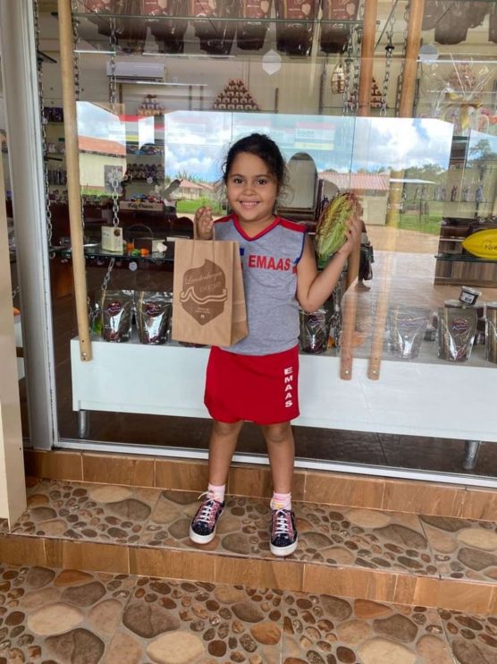 Educação leva turma da rede municipal para conhecer fábrica de chocolates 9