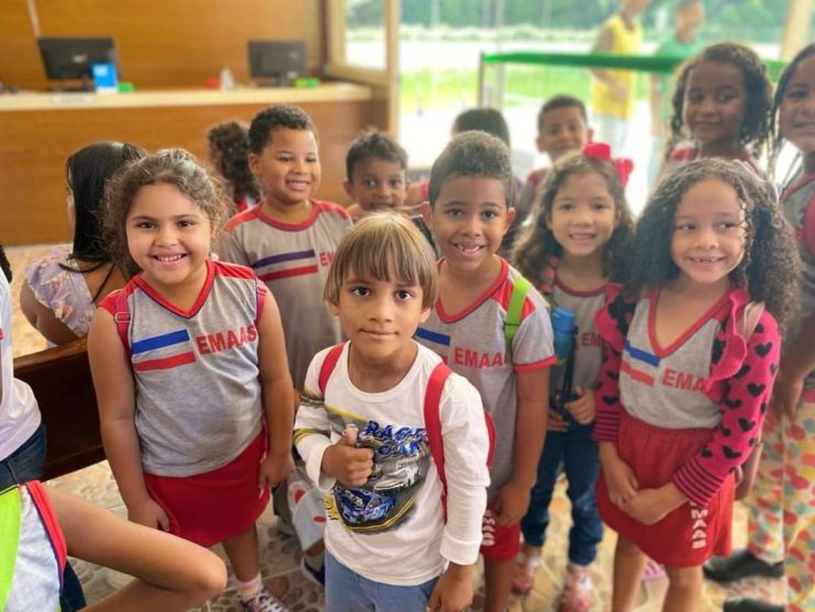 Educação leva turma da rede municipal para conhecer fábrica de chocolates 10