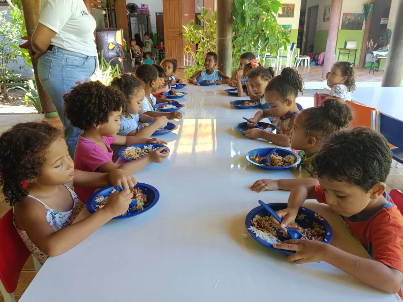 NOVO MOBILIÁRIO ESCOLAR GARANTE MAIS CONFORTO AOS ESTUDANTES DE PORTO SEGURO 6