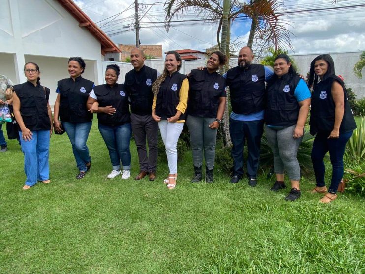 Prefeita Cordélia Torres entrega kits com colete de identificação para vigilantes em Eunápolis 16