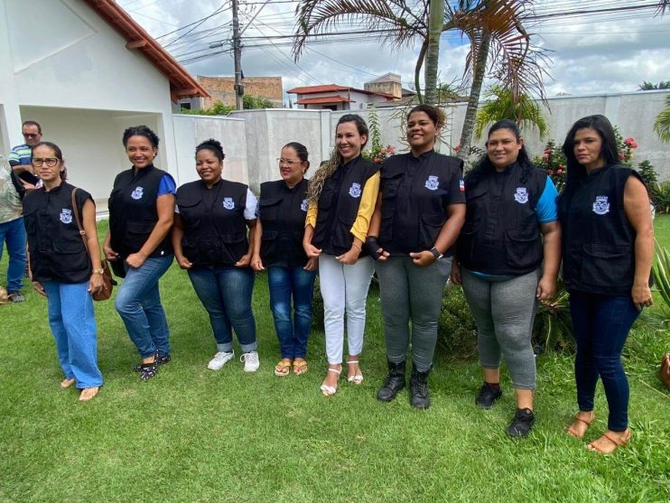 Prefeita Cordélia Torres entrega kits com colete de identificação para vigilantes em Eunápolis 18