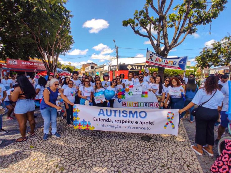 3ª Caminhada pela Conscientização do Autismo atraiu centenas de pessoas em Eunápolis 5
