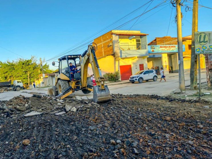Prefeita Cordélia Torres assina ordens de serviço para pavimentação de 10 mil metros quadrados de ruas do Juca Rosa 22