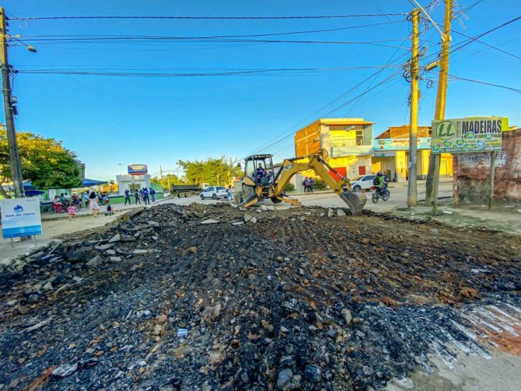 Prefeita Cordélia Torres assina ordens de serviço para pavimentação de 10 mil metros quadrados de ruas do Juca Rosa 21