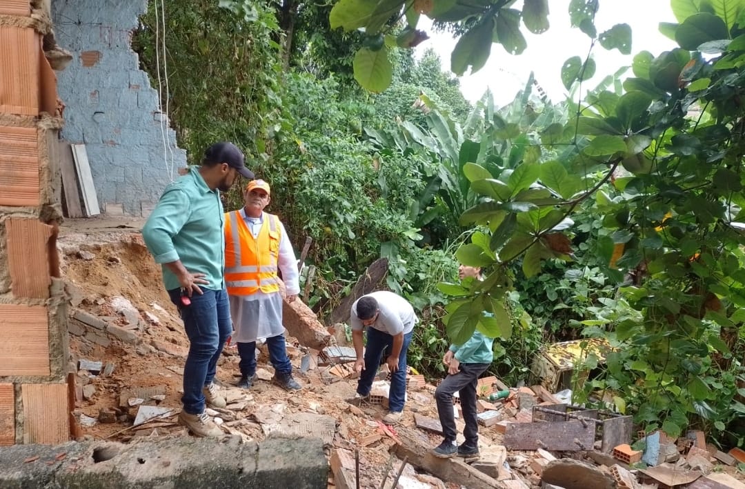 Prefeitura de Eunápolis aciona "força-tarefa" para atender população afetada pelas chuvas 36