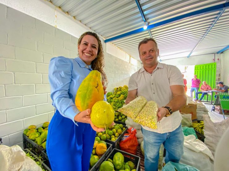Prefeita Cordélia Torres acompanha primeira aquisição e distribuição de alimentos do PAA 2023 12