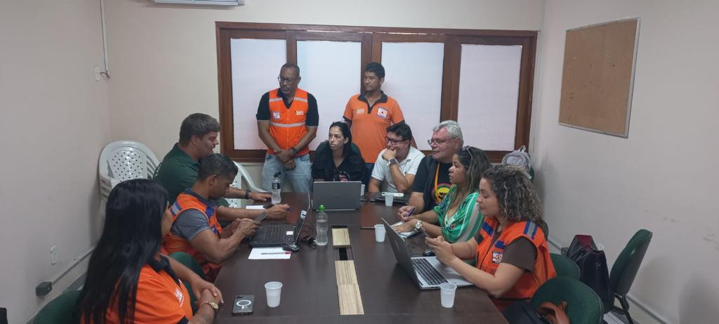 Prefeitura de Porto Seguro juntamente com equipes da Defesa Civil Federal e Estadual traçam estratégias de ação para minimizar efeitos das chuvas na cidade 7