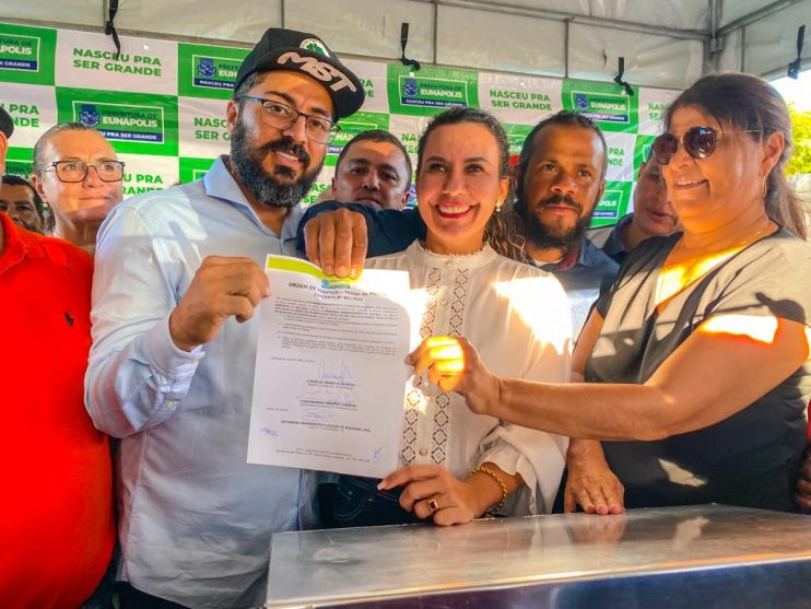 Prefeita Cordélia Torres assina ordem de serviço para pavimentação de 37 mil metros² de ruas do Alecrim II 8