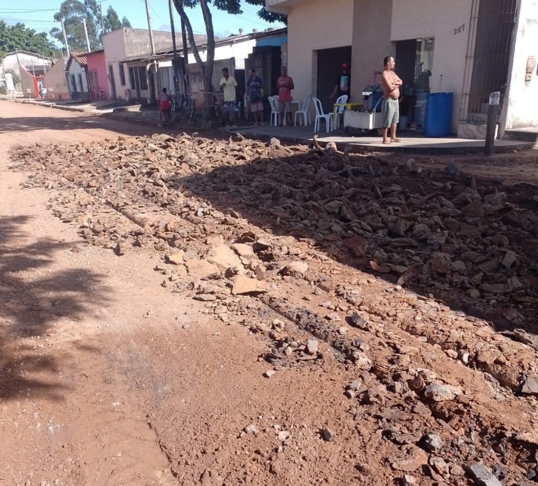 Eunápolis: serviço de pavimentação asfáltica começa a ser executado em ruas do Juca Rosa 61