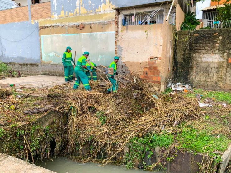 Prefeitura de Eunápolis segue destinando auxílio às famílias afetadas pelas chuvas 13