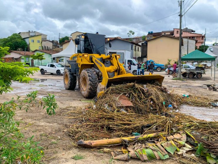 Prefeitura de Eunápolis segue destinando auxílio às famílias afetadas pelas chuvas 12