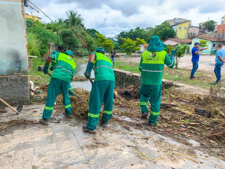 Prefeitura de Eunápolis segue destinando auxílio às famílias afetadas pelas chuvas 9