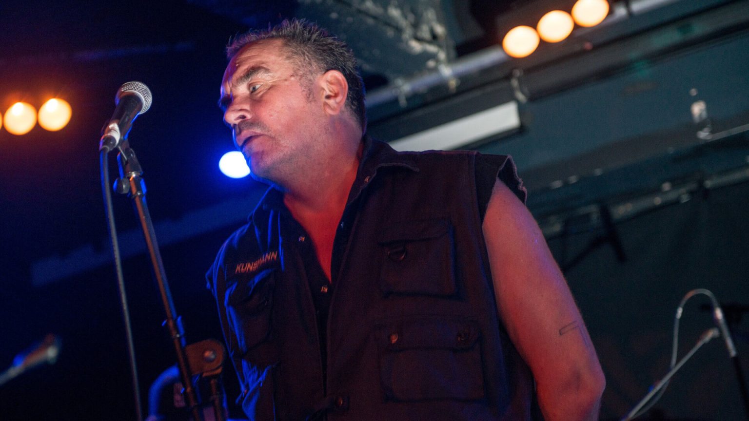 Morre o cantor Mark Stewart, do The Pop Group, aos 62 anos 11